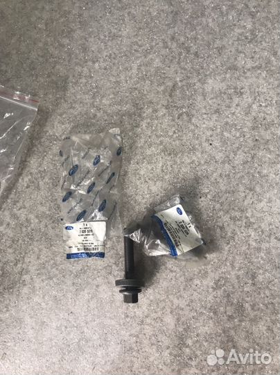 Болт шкива коленвала Ford