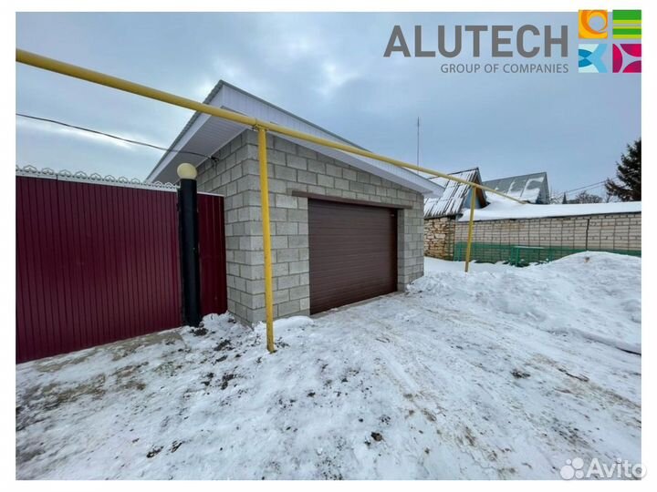 Секционные ворота для гаража alutech