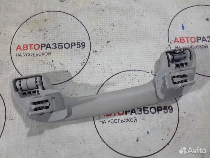 Ручка потолочная передняя правая Renault Fluence