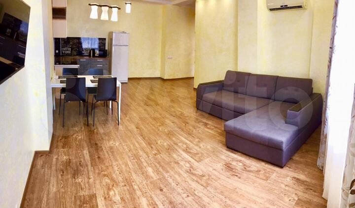 2-к. квартира, 65 м², 1/13 эт.