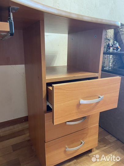 Компьютерный стол