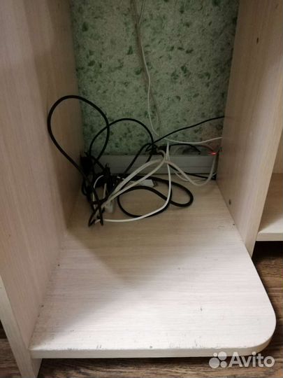 Угловой компьютерный стол