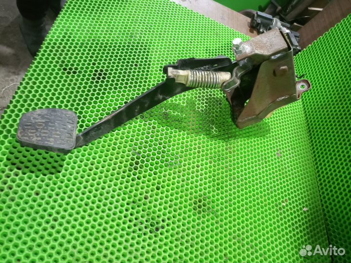 Педаль сцепления SsangYong Kyron Actyon Sport