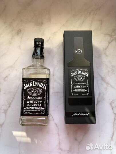 Пустая бутылка и коробка Jack Daniels 750 мл
