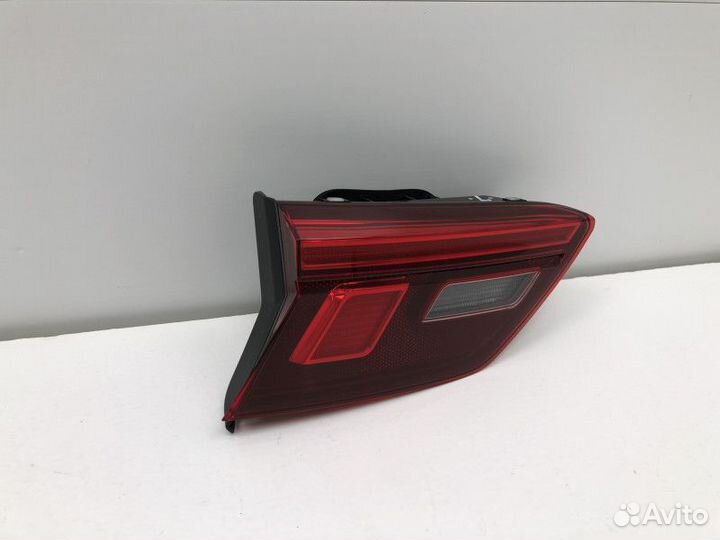 Фонарь задний внутренний левый Volkswagen Tiguan 2