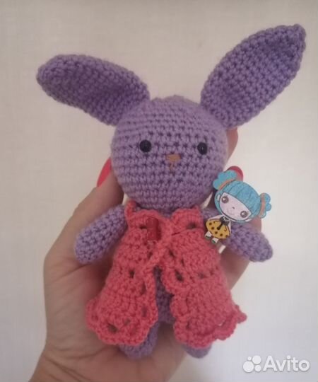 Вязанные игрушки Зайка