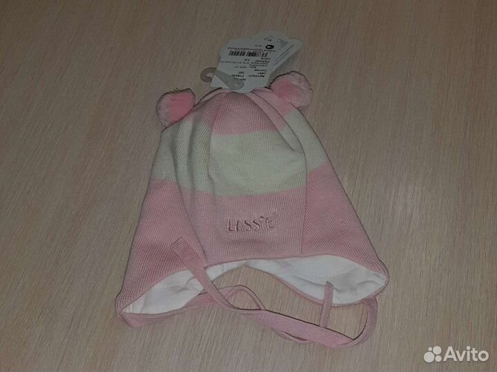 Шапка для девочки Lassie новая