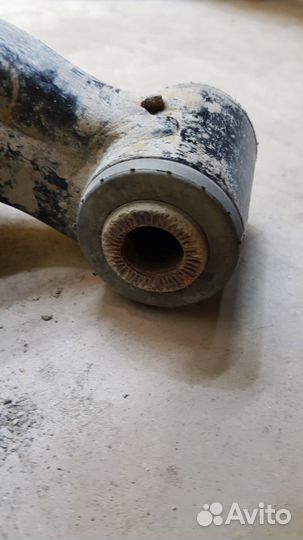 Рычаг передний нижний правый Toyota RAV4