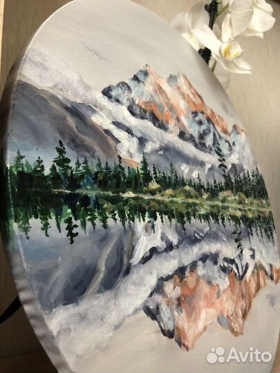 Картина маслом горы на круглом холсте