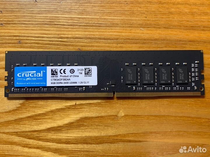Модули памяти 8GB DDR4 Crucial 2400