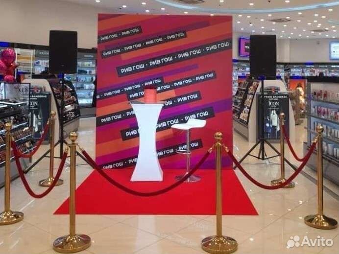 Стойка ограждение с бархатным канатом