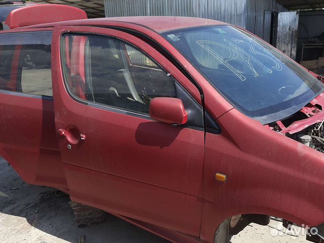 Дверь правая Daihatsu yrv передняя