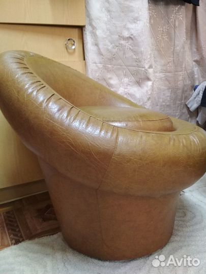 Продам,кресло пуфики