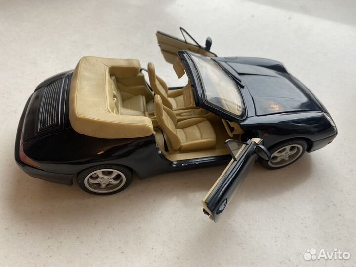 Porsche 911 Carrera Cabriolet 1994 1:18 Maisto