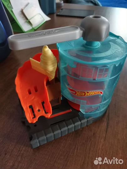 Набор игровой Hot Weels Магазин мороженного