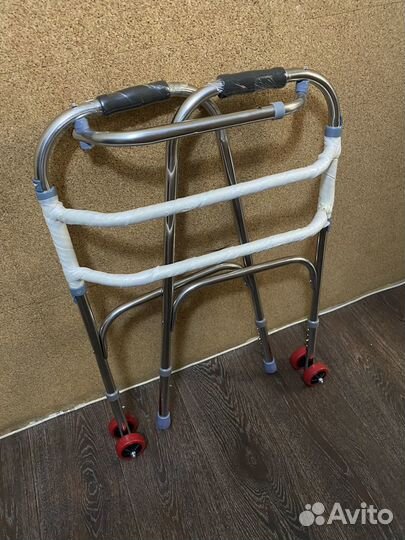 Ходунки для взрослых с колесиками