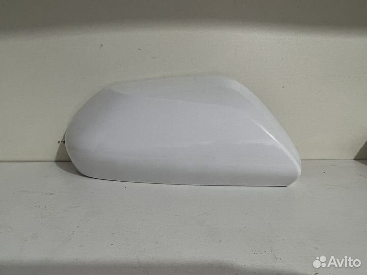 Крышка зеркала правая Camry v70