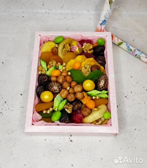 Съедобные букеты - Подарочный бокс с сухофруктами