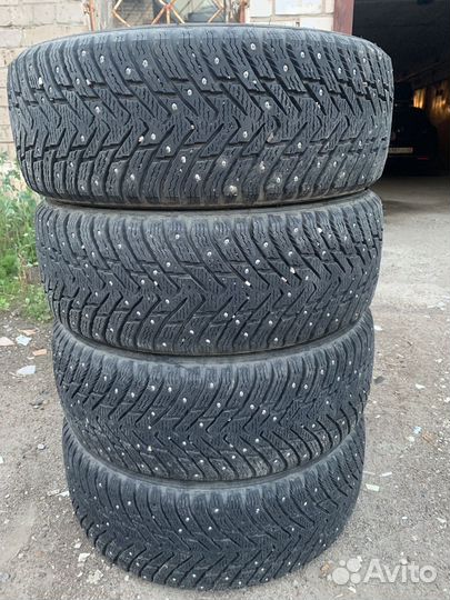 Nokian Tyres Hakkapeliitta 8 215/60 R16