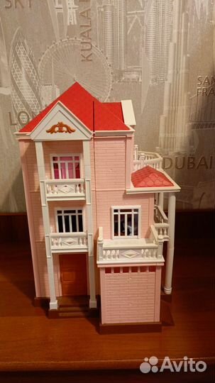 Кукольный домик с мебелью