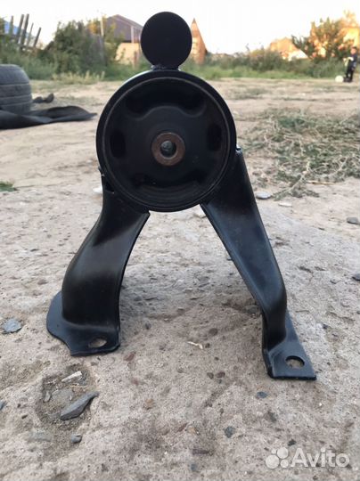 Подушка двигателя Mitsubishi Lancer