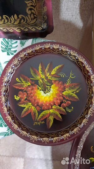 Тагильская роспись на подносах и на посуде