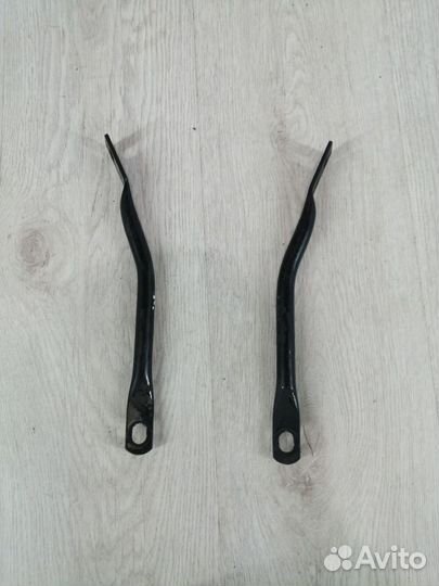 Стойка крепление подрамника Renault logan 2 Лев, П