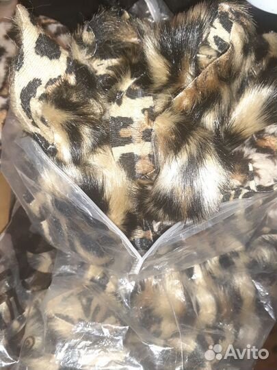 Кусочки искусственного меха и тканей для рукоделия