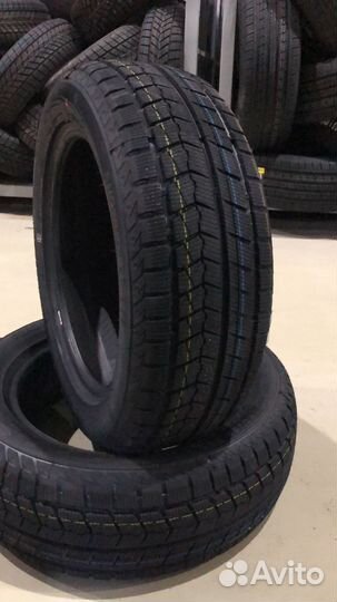 Roadmarch Snowrover 868 255/45 R20 105V