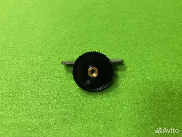 Колесо регулировки левого ремня