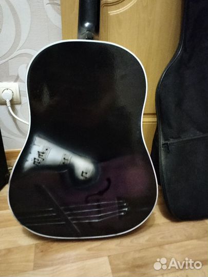 Акустическая гитара