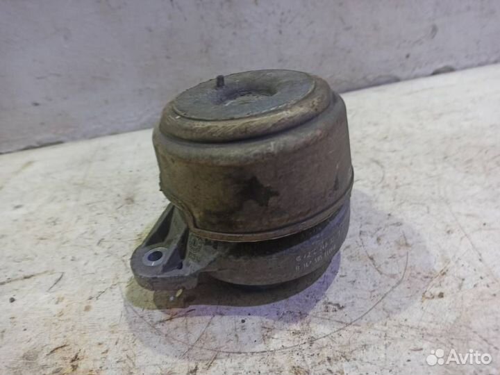 Подушка двигателя