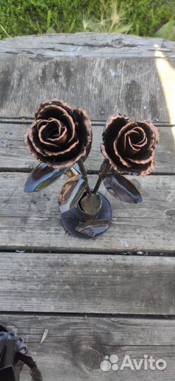 Вазоны розы металические