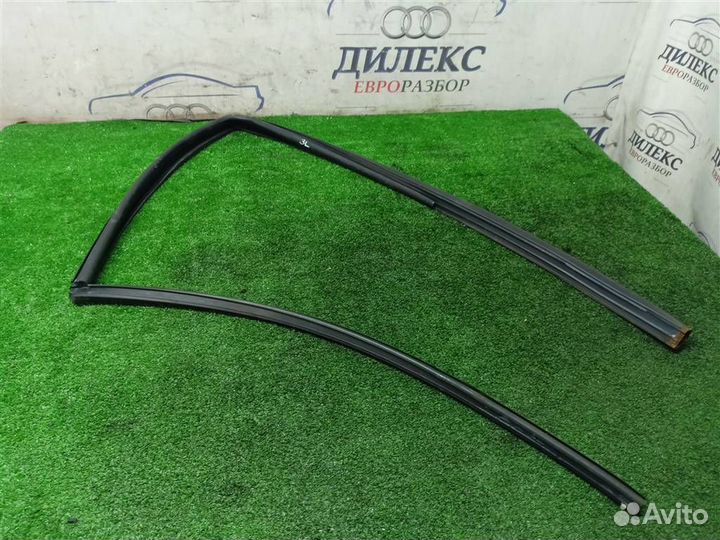 Уплотнитель стекла двери Volvo XC90 2002