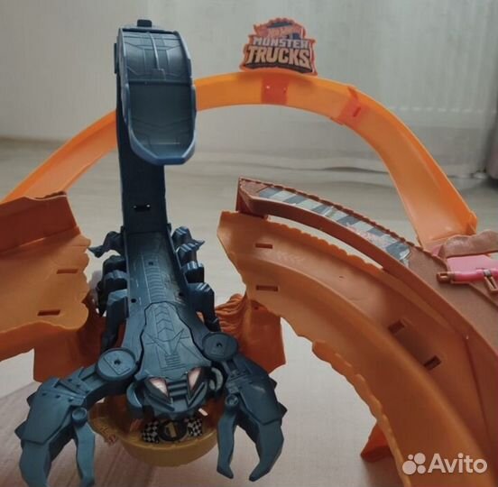 Hot Wheels битва со скорпионом