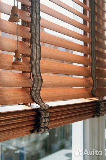 Горизонтальные деревянные и бамбуковые жалюзи