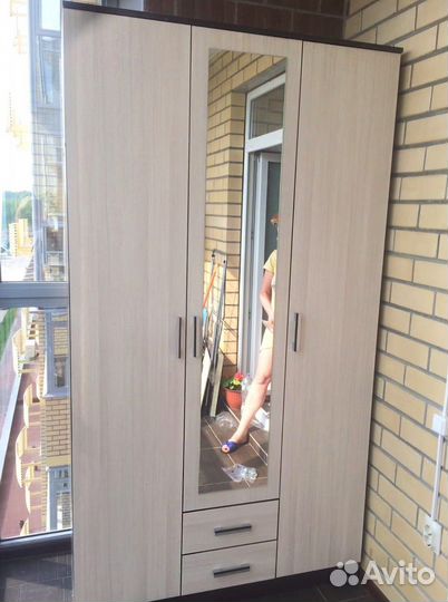 Шкаф распашной 4 двери +с зеркалам новый в наличии