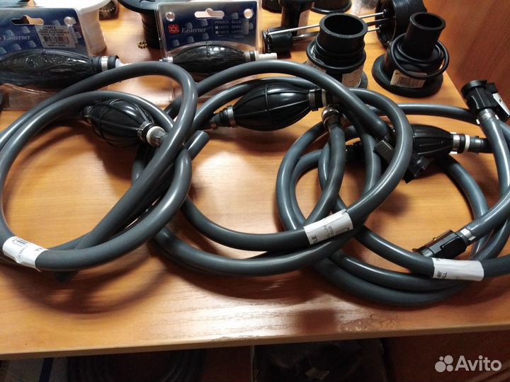 Шланг топливный с грушей. Топливная линия