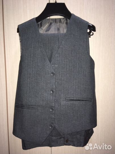 Школьный костюм тройка, 140 размер