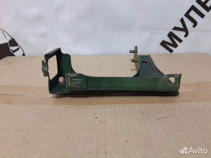 Кронштейн усилителя передний левый Toyota Tundra