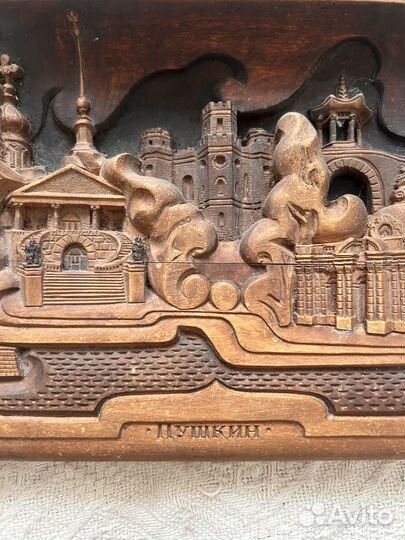 Резное панно из дерева