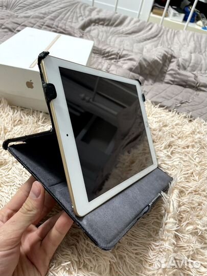 iPad 5 128gb (чехол, шнур зарядки, коробка)