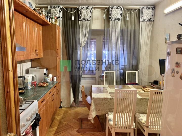 3-к. квартира, 96 м², 2/4 эт.