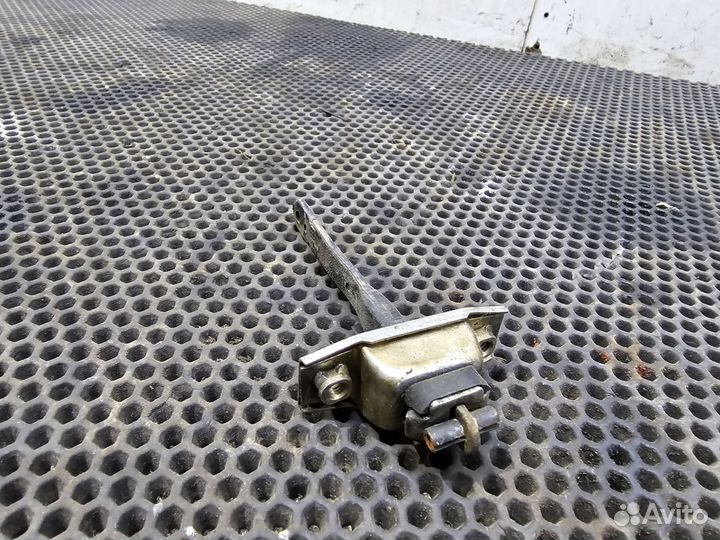 Ограничитель двери передний правый Safe