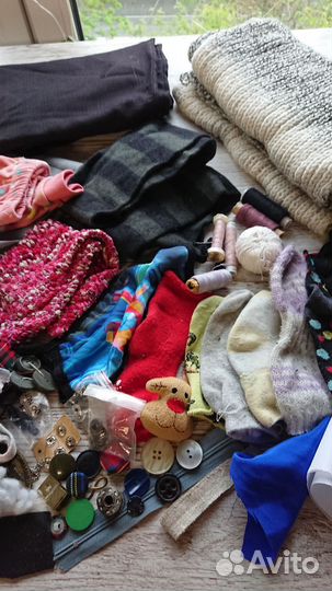 Пакет тканей тесемок ниток пуговиц для рукоделия