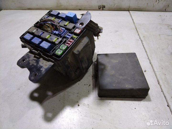 Блок предохранителей под капот Suzuki Grand Vitara