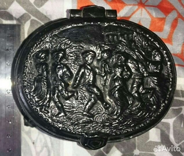 Шкатулка, стариная старушка, металлическая