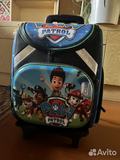 Рюкзак на колесах с выдвижной ручкой