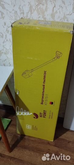 Вертикальный беспроводной пылесос kitfort