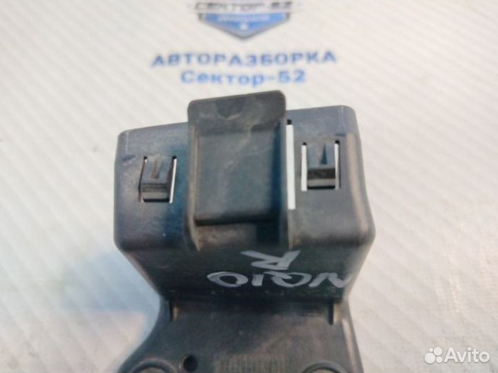 Кронштейн фары правый Nissan Qashqai J10